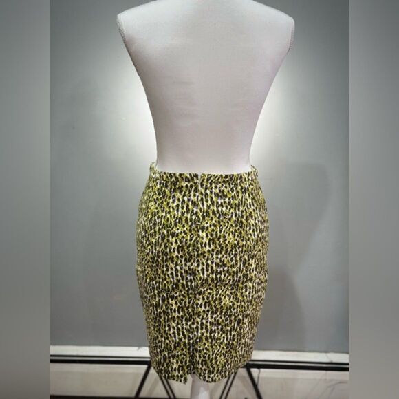 CLEARANCE! J. Crew Patterned Pencil Skirt Size 2P EUC - Picture 2 of 6